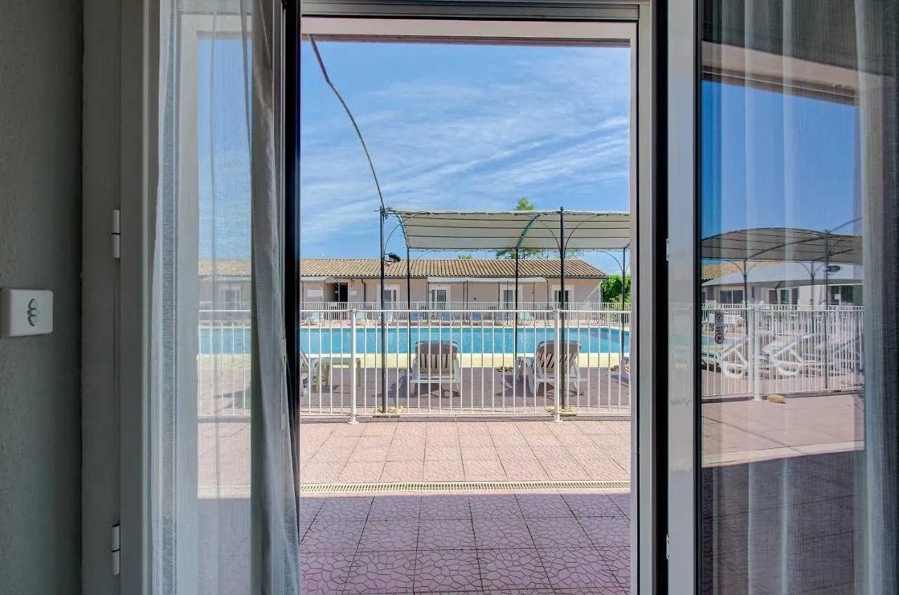 Hotel Saint Louis Le Thor 2*,  Francia